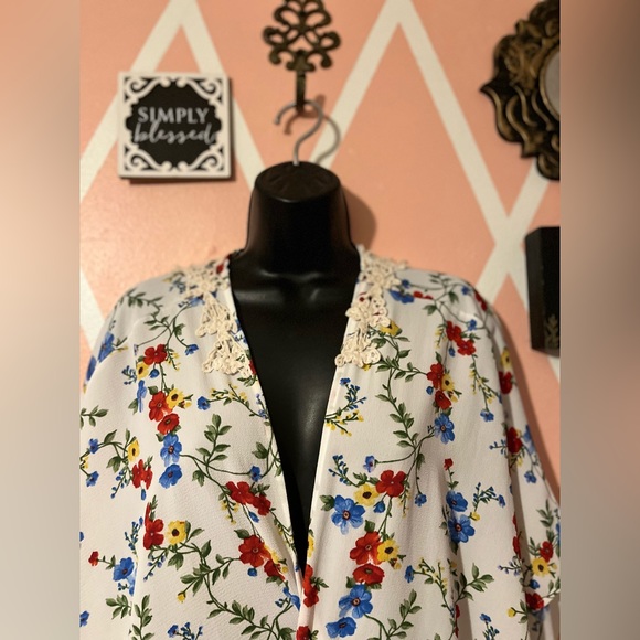 Floral Lace Kimono - Picture 6 of 6